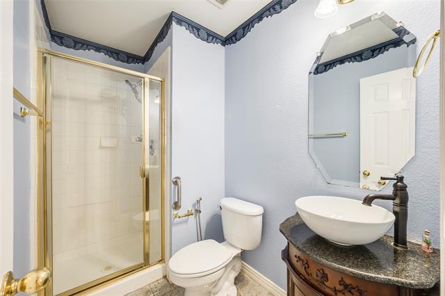 Building Photo - 917 Crestview Dr