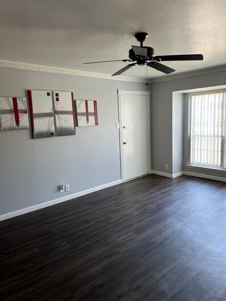 Building Photo - 7926 Royal Ln