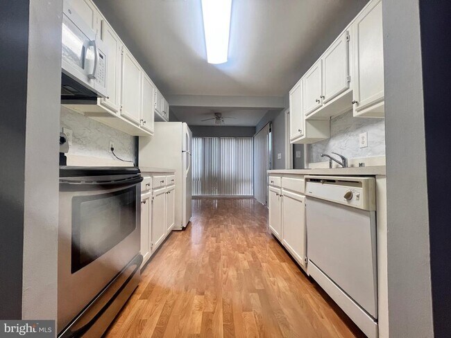 Building Photo - 8141 Needwood Rd