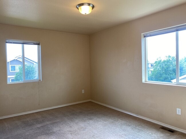 Building Photo - Lovely 3 Bed 2.5 Bath Home in Timbervine