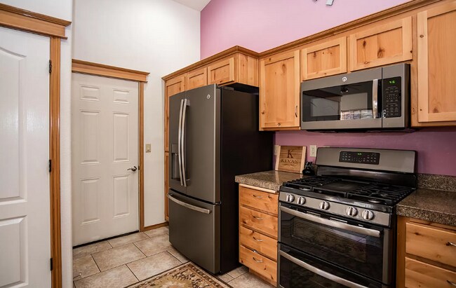 Building Photo - Single Level 2 Bed/2 Bath Townhome in Old ...