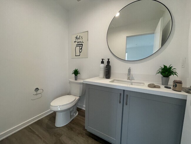 Building Photo - State of the Art, 2 bed 2.5 bath Luxury Condo in Ventura!
