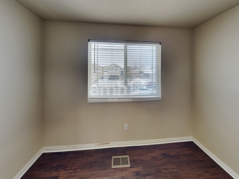 Building Photo - 981 Stonehenge Dr