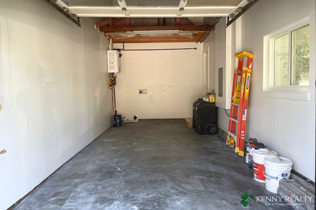 Building Photo - Completely Remodeled Two Bedroom Unit in a...