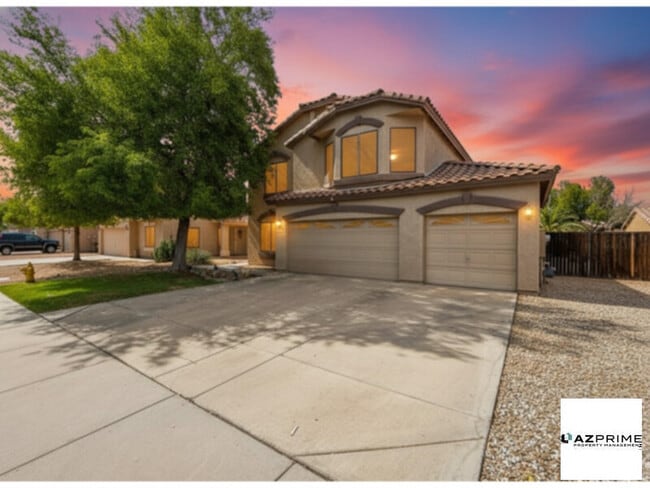 Building Photo - Unwind in Luxury in this Stunning, Fully furnished 4/3 Peoria House!