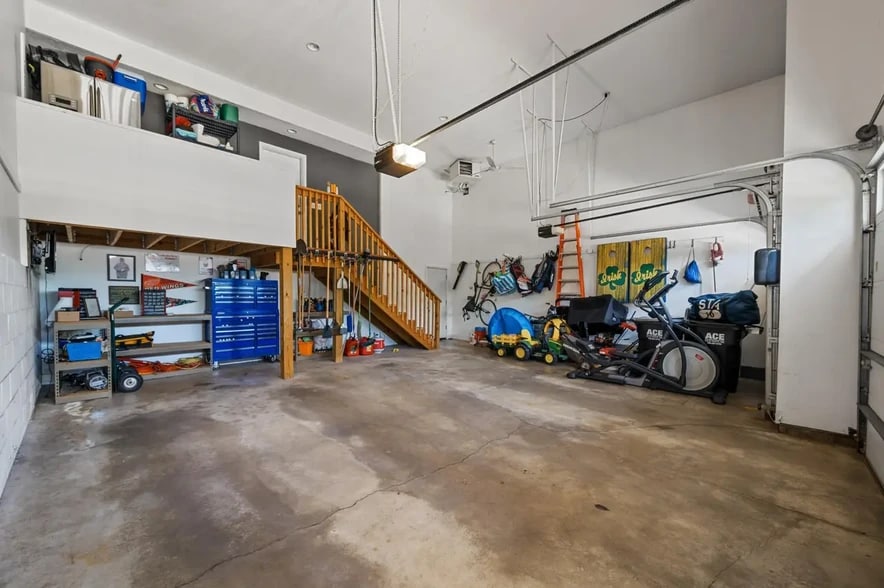 Building Photo - 5265 Fenson Ct N