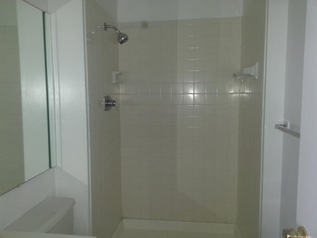 Building Photo - 3203 Poolside Dr
