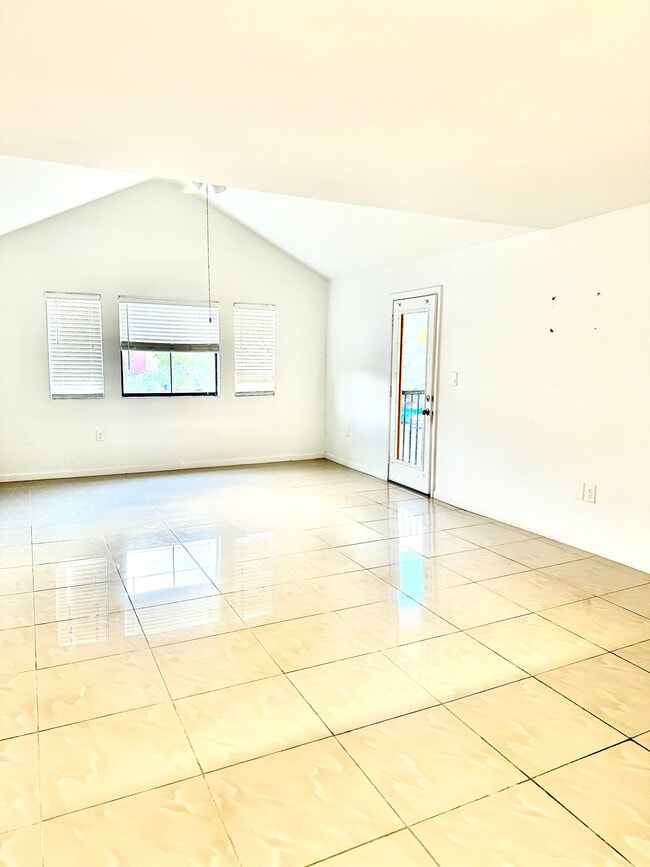 Building Photo - 10440 SW 156th Ct