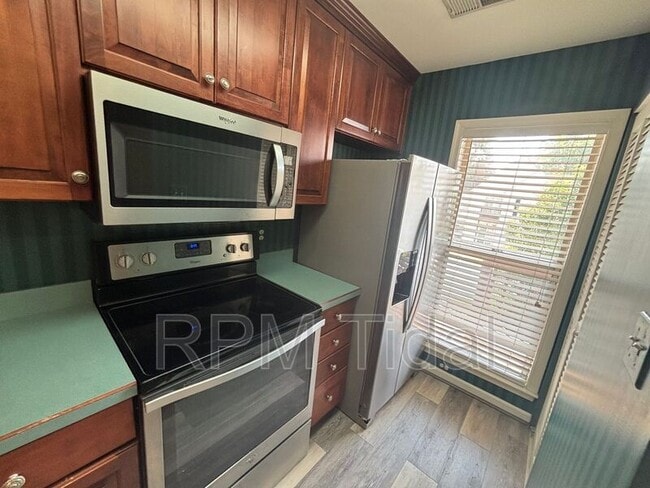 Building Photo - 924 Ironwood Dr