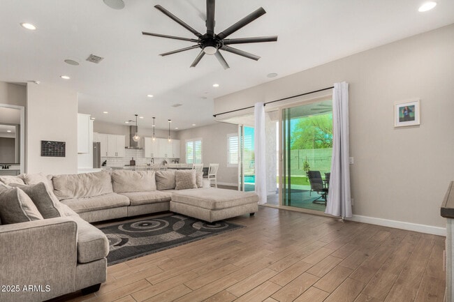 Building Photo - 5314 N 182nd Ln