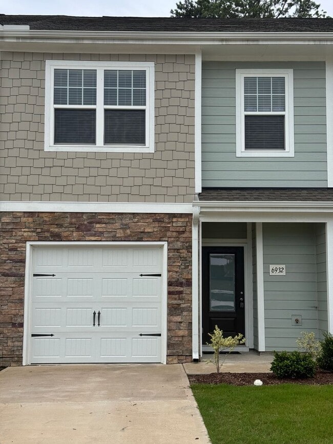 Primary Photo - Convenient and Spacious Townhome