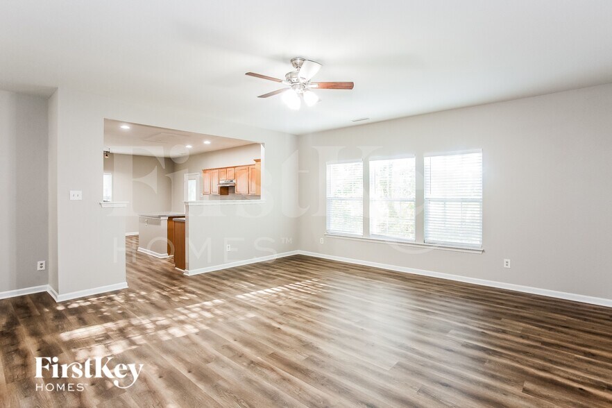 Building Photo - 727 Sinclair Dr