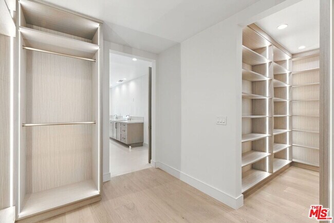 Building Photo - 603 N Camden Dr