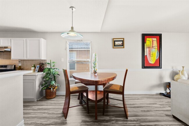 Building Photo - 615 Ashlen Dr