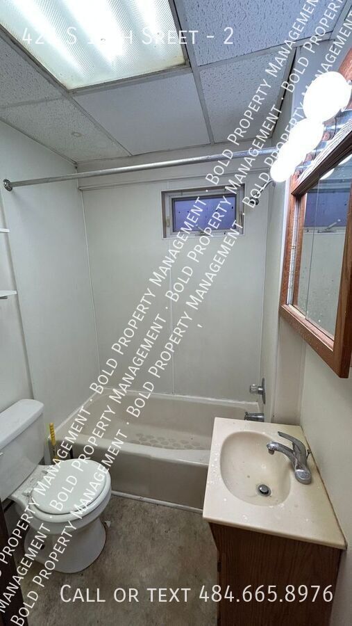 Building Photo - 425 S 15th St