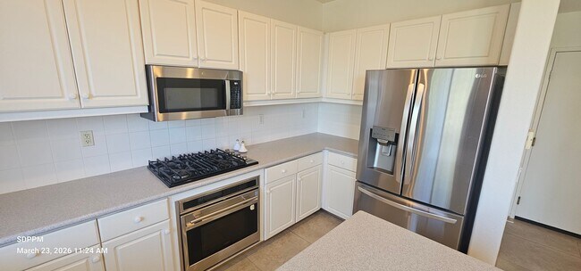 Building Photo - CARMEL VALLEY / SAN DIEGO - Torrey Hills Nice 4 Bedroom / 2.5 Bath House.  AVAILABLE NOW!