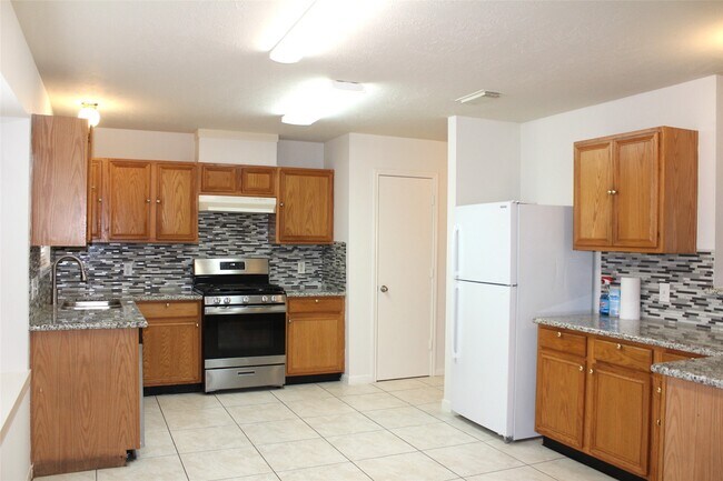 Building Photo - 16014 Clayton Green Dr