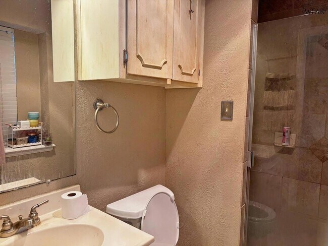 Building Photo - 2316 Perrin Dr
