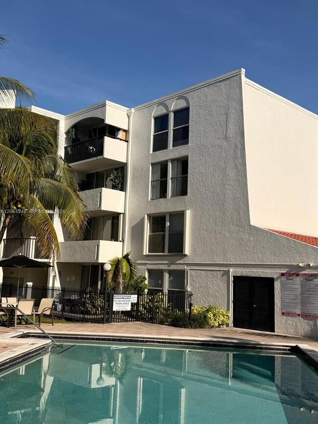 Building Photo - 2160 SW 16th Ave