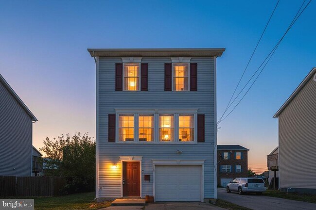Building Photo - 1609 Airport Ave