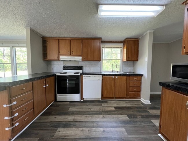 Building Photo - 253 Chicken Ln