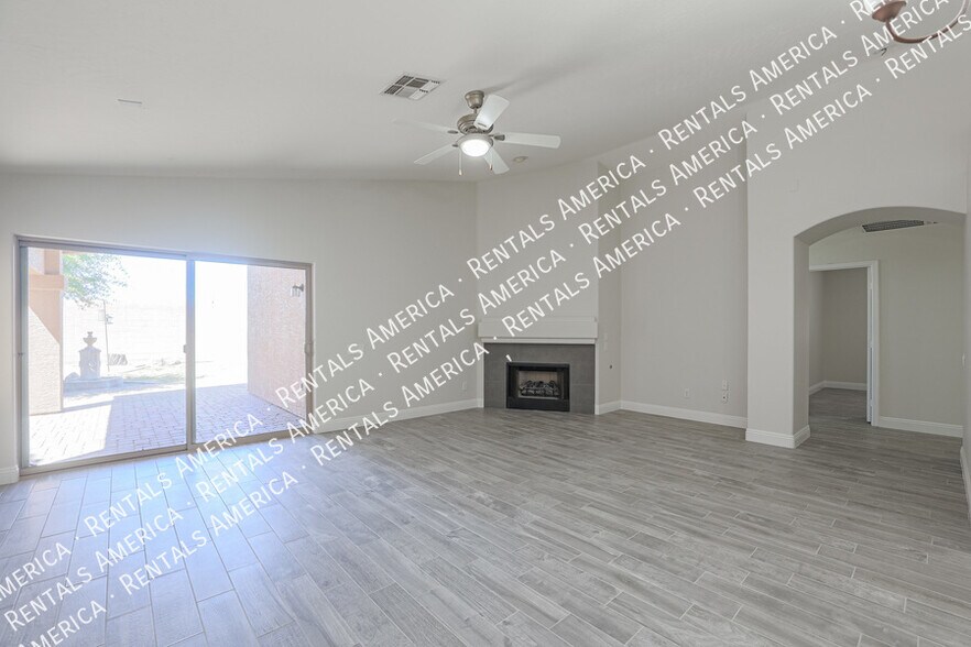 Building Photo - 3050 E Cherry Hills Pl