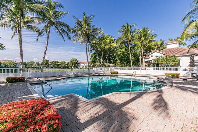 Building Photo - 2833 SW 82nd Ave