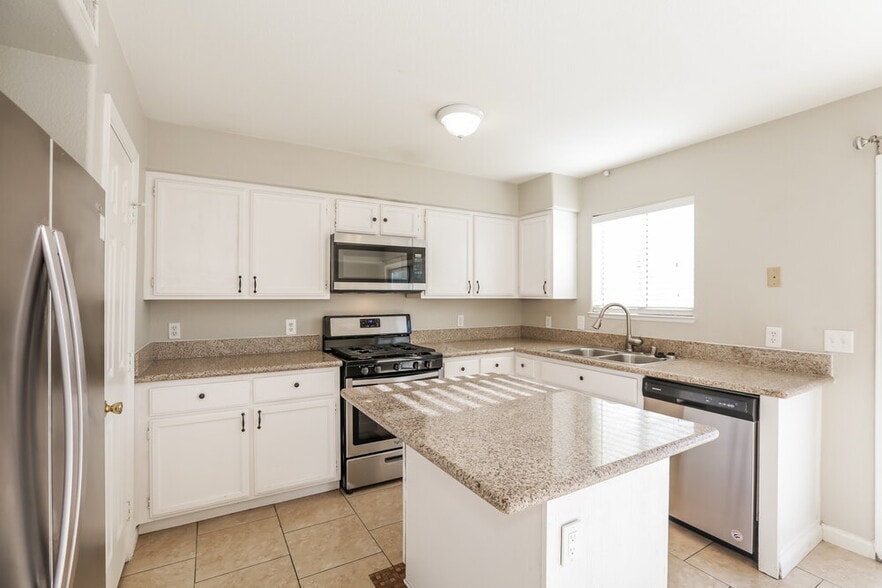 Building Photo - 7533 Hickory Hills Dr