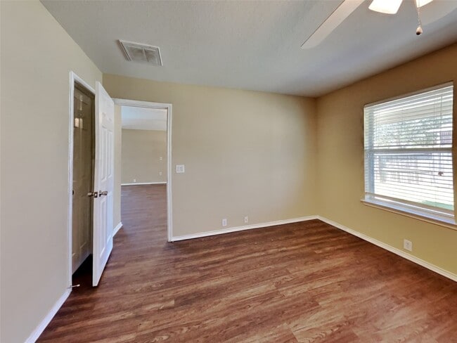 Building Photo - 2807 Bison Bluff