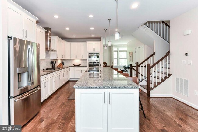 Building Photo - 7240 Magpie Ln