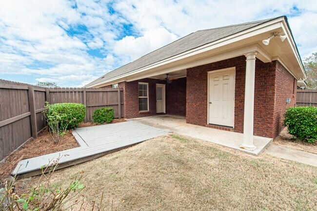 Building Photo - 8740 Lindsey Ln