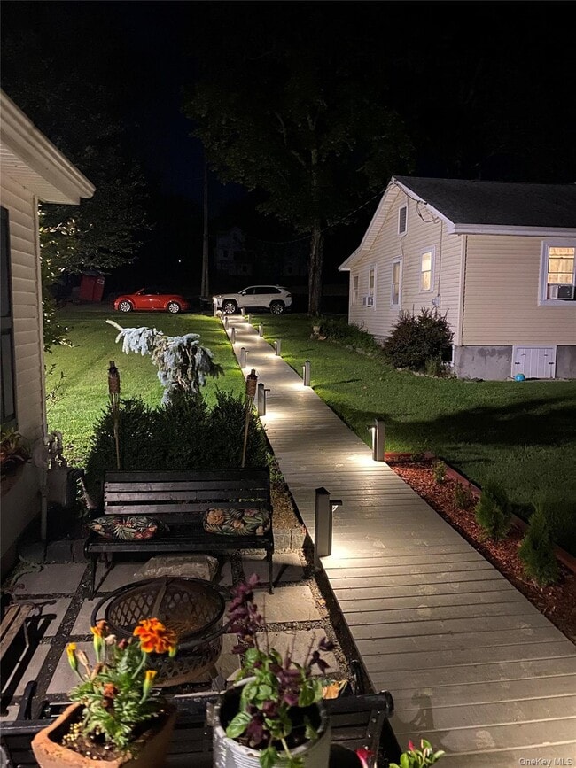 Building Photo - 112 Scott St