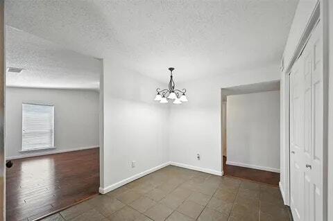 Building Photo - 2733 E Wentwood Dr