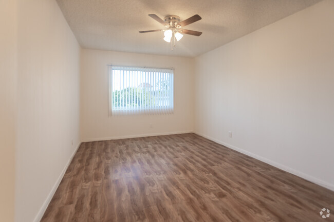 1BR,1BA - 800SF - Bedroom - Palmera Luxury Apartments