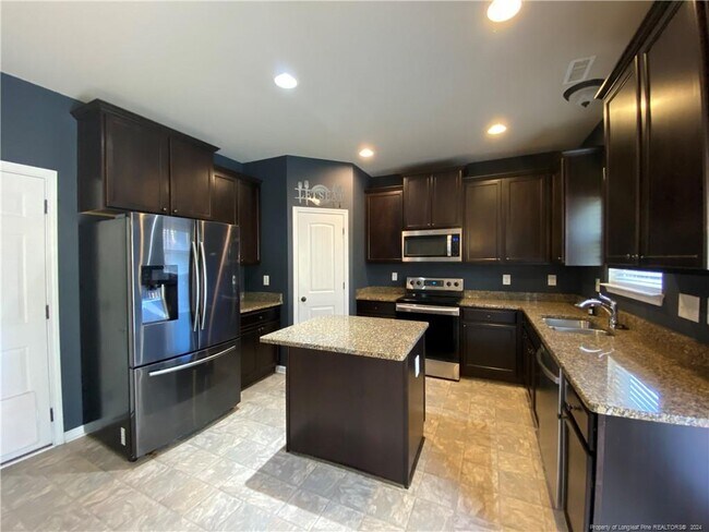 Building Photo - 199 Skycroft Dr
