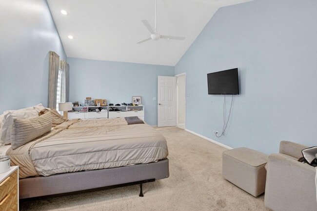 Building Photo - 10065 Camelback Ln