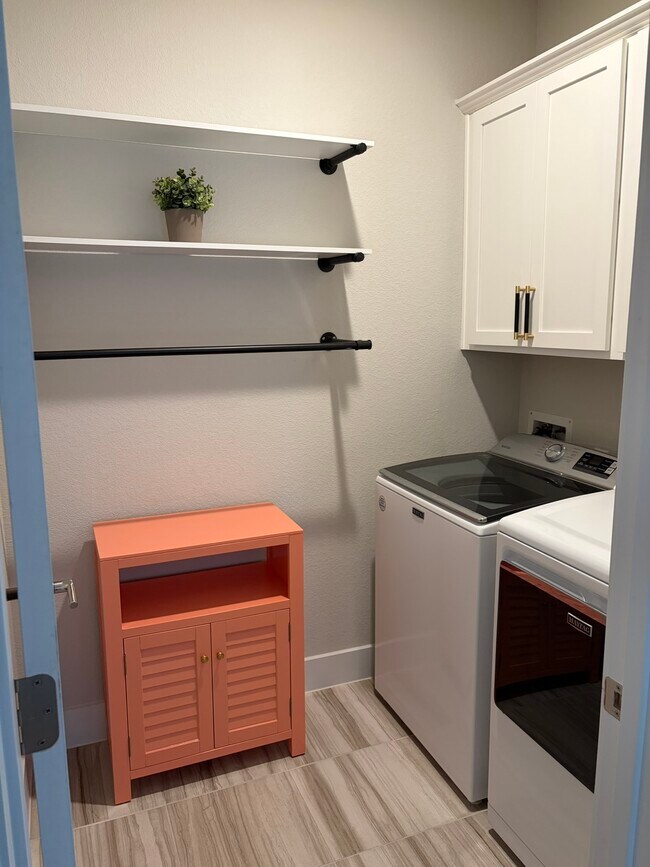 Building Photo - 142 Volterra Ln