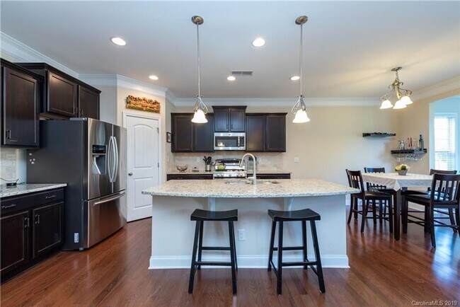 Building Photo - Immaculate 5bd 3bd Berewick home with many newly upgrades!