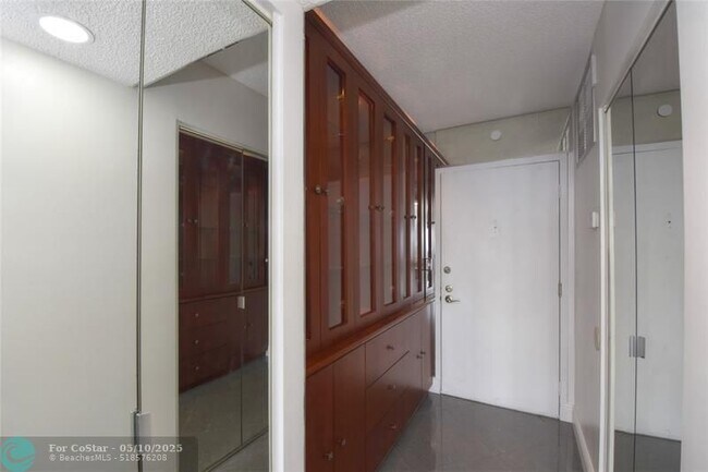 Building Photo - 531 N Ocean Blvd