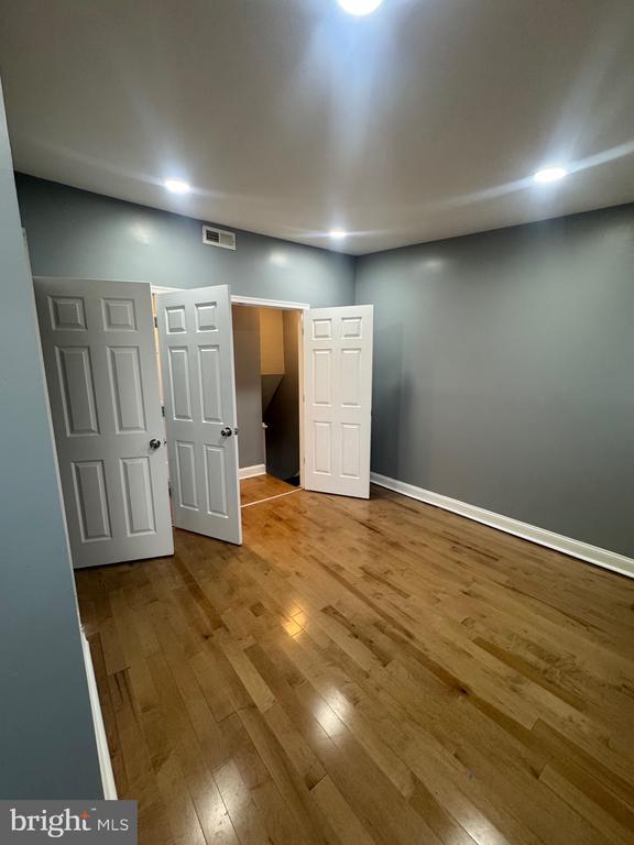 Building Photo - 3221 Lyndale Ave