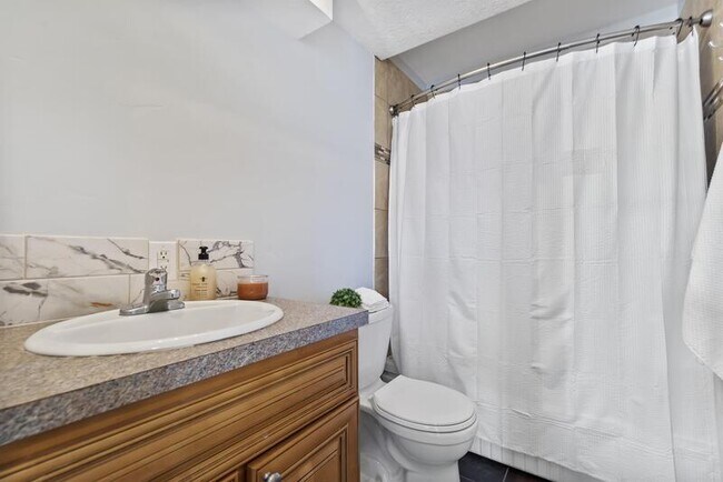 Building Photo - 3718 Custer Dr