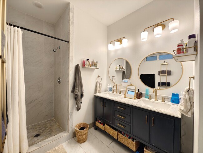 Building Photo - 1217 Campbell St