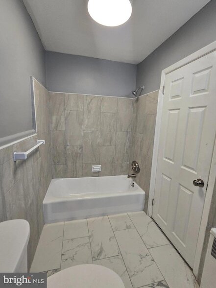 Building Photo - 934 Durard St