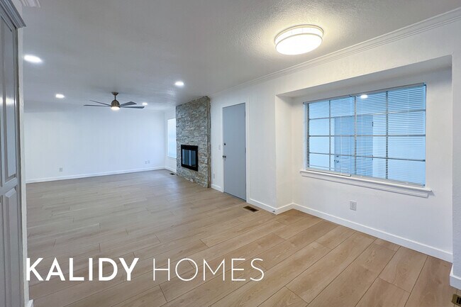 Building Photo - 4501 N Billen Ave