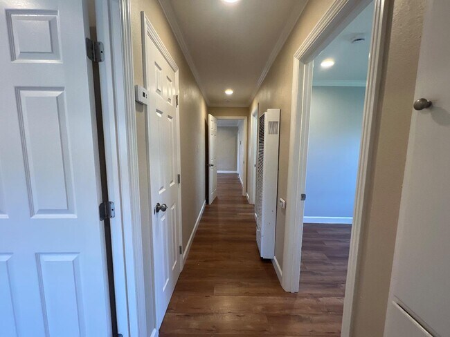 Building Photo - 3095 Calzar Dr