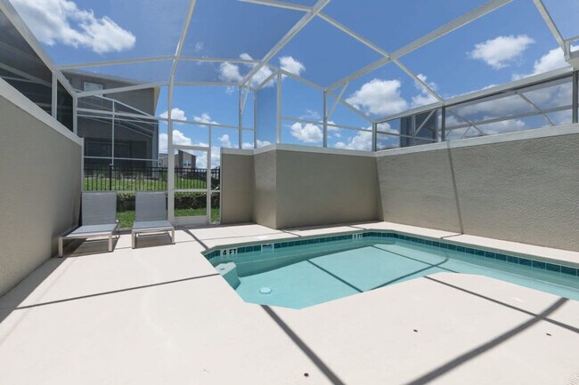 Building Photo - 954 Splash Shot Pl