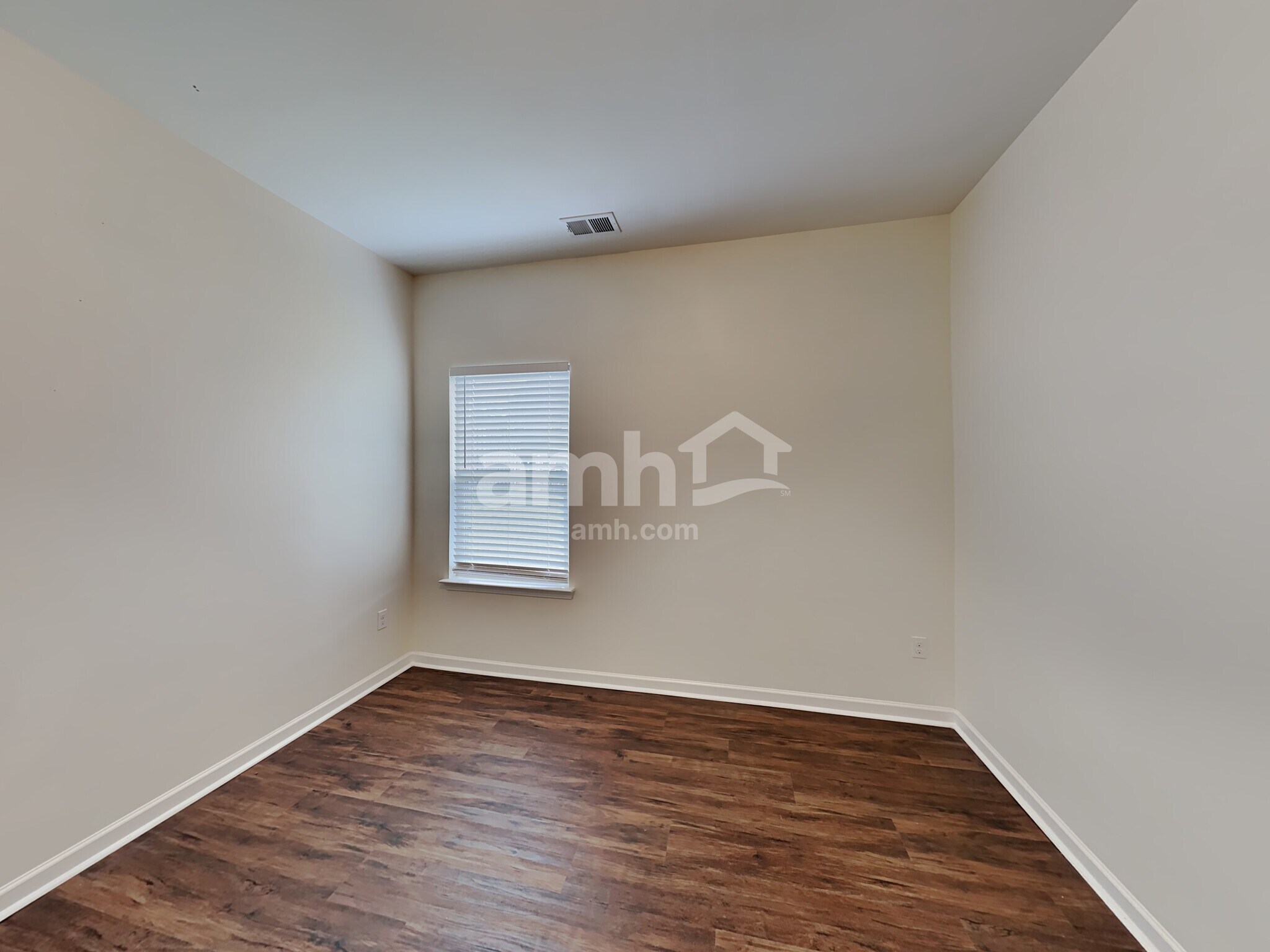 Building Photo - 1157 Paramount Dr