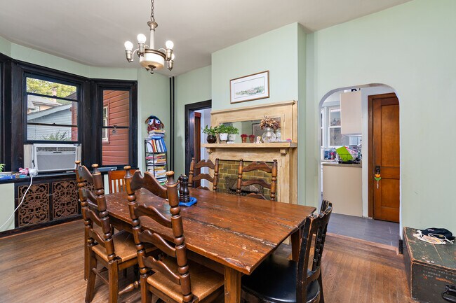 Building Photo - 576 Celeron St