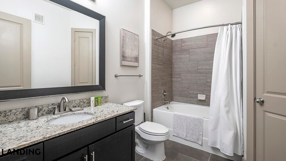 Building Photo - 2626 Fountain View Dr