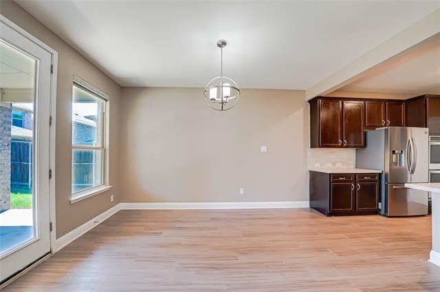 Building Photo - 410 Club House Dr